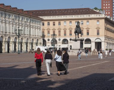 TURIN, İTALYA - 11 Ekim 2023 Piazza San Carlo Meydanı