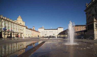 TURIN, İTALYA - 28 Kasım 2023 Piazza Castello Meydanı