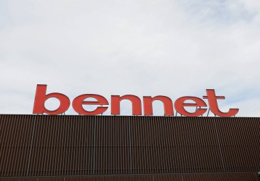 TÜRİN, İTALYA - HAZİRAN 02, 2024: Bennet süpermarket işareti