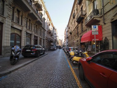 TURIN, İtalya - 28 Kasım 2023 Via Monte di Pieta Caddesi