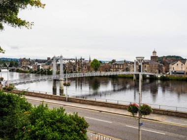 Inverness, İngiltere 'deki River Ness üzerindeki Greig Caddesi asma köprüsü