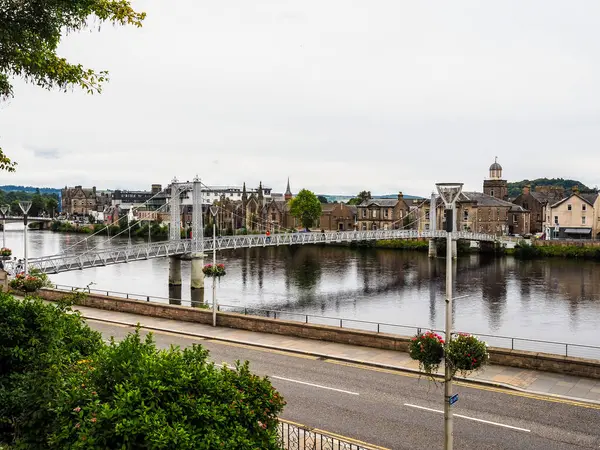 Inverness, İngiltere 'deki River Ness üzerindeki Greig Caddesi asma köprüsü