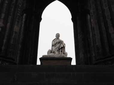 Sir Walter Scott anıtı mimar George Meikle Kemp ve heykeltıraş John Steell tarafından 1840 'larda Edinburgh, İngiltere' de yapıldı.