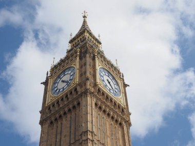 Big Ben, Parlamento Binası 'nda nam-ı diğer Londra' daki Westminster Sarayı 'nda.