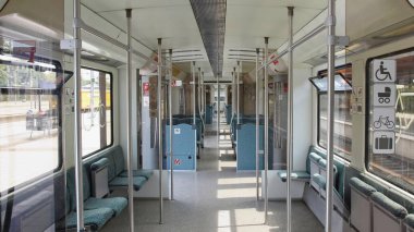 Boş bir vagonun iç perspektifi