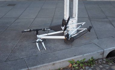 Bisiklet parçaları park halindeki bir bisikletten çalınmış