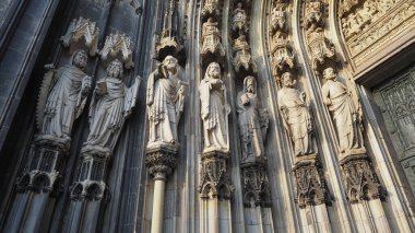 Koelner Dom Sankt Petrus (anlamı Aziz Peter Katedrali) Almanya 'nın Koeln kentindeki gotik kilise.