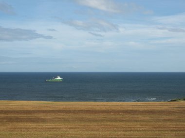 İskoç ovaları Dundee ve Aberdeen arasında deniz manzarası