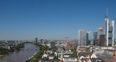 Frankfurt şehrinin hava manzarası Almanya 'nın ana caddesi.
