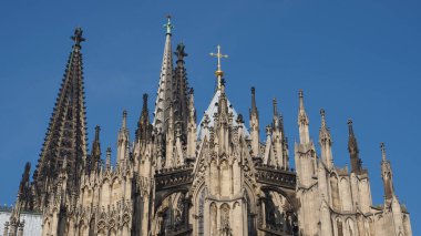 Koelner Dom Sankt Petrus (anlamı Aziz Peter Katedrali) Almanya 'nın Koeln kentindeki gotik kilise.