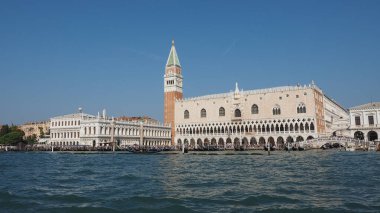 Piazza San Marco (San Marco Meydanı anlamına gelir) Venedik, İtalya'da San Marco Havzası görüldü