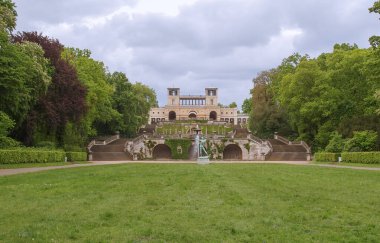 Potsdam Berlin 'deki Park Sanssouci' deki Orangerie.