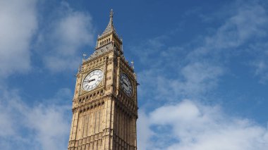 Big Ben, Parlamento Binası 'nda nam-ı diğer Londra' daki Westminster Sarayı 'nda.