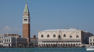 Piazza San Marco (San Marco Meydanı anlamına gelir) Venedik, İtalya'da San Marco Havzası görüldü