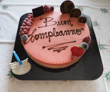 İtalyan buon compleanno çeviri: