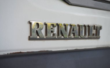 PARIS, FRANCE - 24 AĞUSTOS 2024 Renault işareti