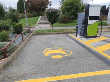 elektrikli araba şarj noktası araç gereçleri