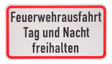 Alman trafik levhası şeffaf PNG arka planı. Feuerwehrausfahrt Tag und Nacht freihalten (çeviri: itfaiye çıkışı, gece gündüz açık tutun)