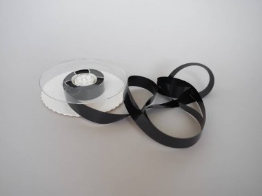 bir vhs video kasetinden karışık manyetik bant