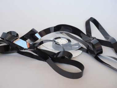 bir vhs video kasetinden karışık manyetik bant