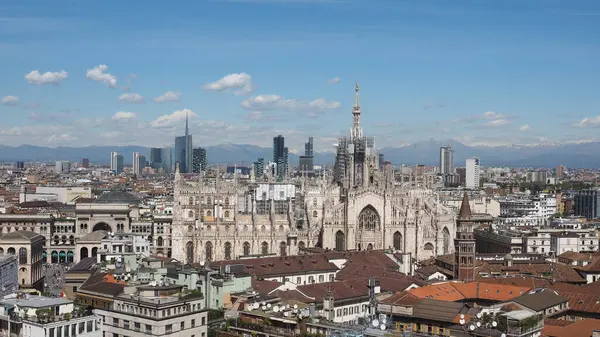 Duomo di Milano, Milano, İtalya Gotik katedral kilise havadan görünümü