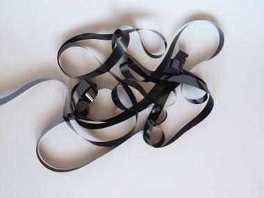 bir vhs video kasetinden karışık manyetik bant