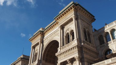 Galleria Vittorio Emanuele II İtalya, Milano 'da alışveriş merkezi.
