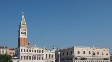 Piazza San Marco (San Marco Meydanı anlamına gelir) Venedik, İtalya'da San Marco Havzası görüldü