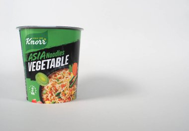 STUTTGART, ALMANY - 17 Kasım 2024 Knorr Asia noodles Sebze