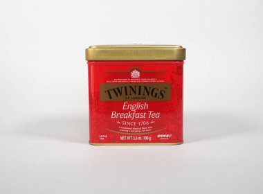 LONDON, İngiltere - 17 Kasım 2024: Gevşek Twinings İngiliz kahvaltısı çayı