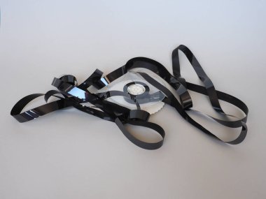 bir vhs video kasetinden karışık manyetik bant