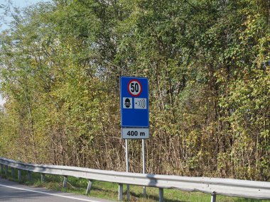 Hız limitli elektronik hız kontrol uyarısı işareti