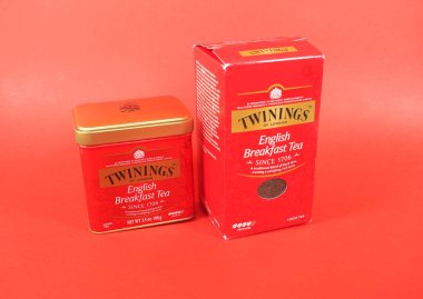 LONDON, İngiltere - 17 Kasım 2024: Bir paket gevşek Twinings İngiliz kahvaltısı çayı