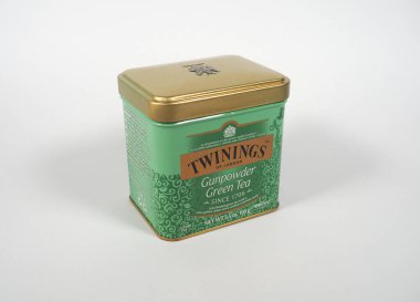 LONDON, İngiltere - 17 Kasım 2024: Twinings Barut Yeşil Çayı