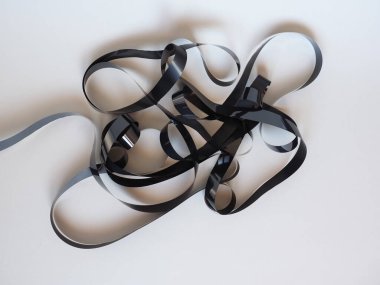 bir vhs video kasetinden karışık manyetik bant