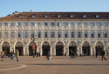 TURIN, İTALYA - 30 ARALIK 2024: Piazza San Carlo Meydanı