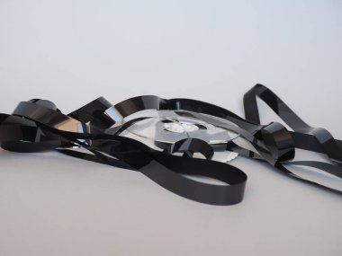 bir vhs video kasetinden karışık manyetik bant