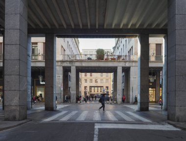 TURIN, İTALYA - 30 ARALIK 2024: Mimar Marcello Piacentini tarafından tasarlanan Romanlar