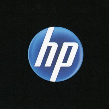 PALO ALTO, ABD - 31 HAZİRAN 2025: Toner paketi üzerindeki HP logosu