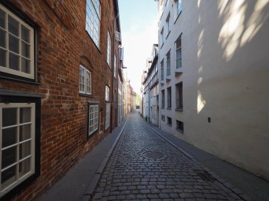 Almanya 'nın Luebeck şehrinde eski bir cadde