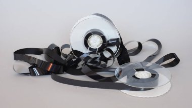 bir vhs video kasetinden karışık manyetik bant