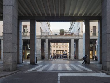 TURIN, İTALYA - 30 ARALIK 2024: Mimar Marcello Piacentini tarafından tasarlanan Romanlar