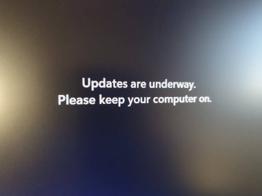 WASHINGTON DC, ABD - Şubat 06, 2025: Windows 11 güncelleme iletisi