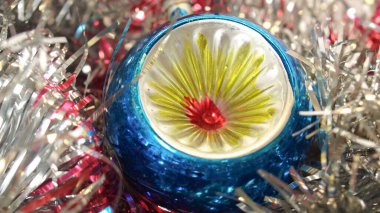 Noel ağacı süslemesi için süs eşyası.