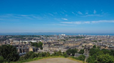 Edinburgh şehrinin havadan görüntüsü Calton Hill 'den Edinburgh' a Calton Hill 'den Calton Hill' e