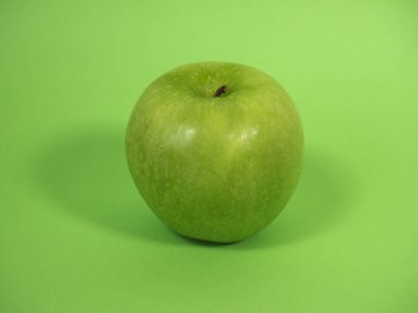 Büyükanne Smith yeşil elma üzerine yeşil arka plan