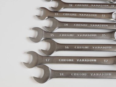 Bir dizi krom vanadyum çelik anahtarlar bir sürü farklı boyutlarda anahtarlar.