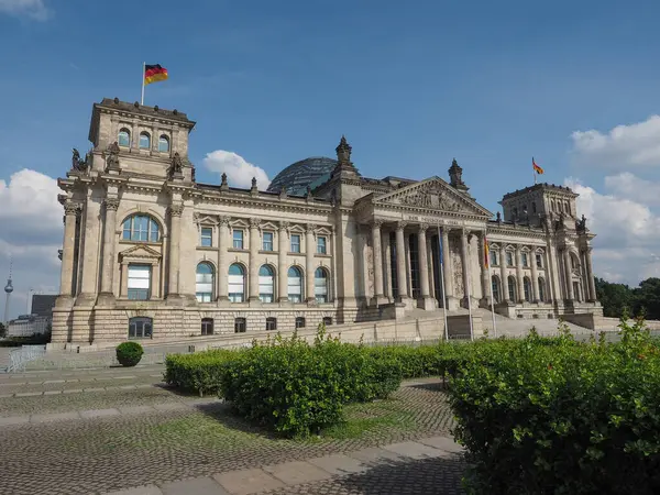 Reichstag Alman Parlamentosu, Berlin, Almanya. Dem Deutschen Volken, Alman halkı için.