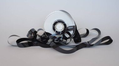 bir vhs video kasetinden karışık manyetik bant