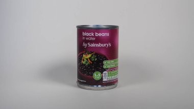 LONDON, İngiltere - 28 Mart 2025: Suda Sainsbury 'nin siyah fasulyeleri